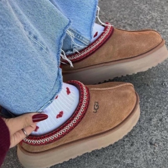 UGG Tazz Platform Slippers in Chestnut - Picture 1 of 9